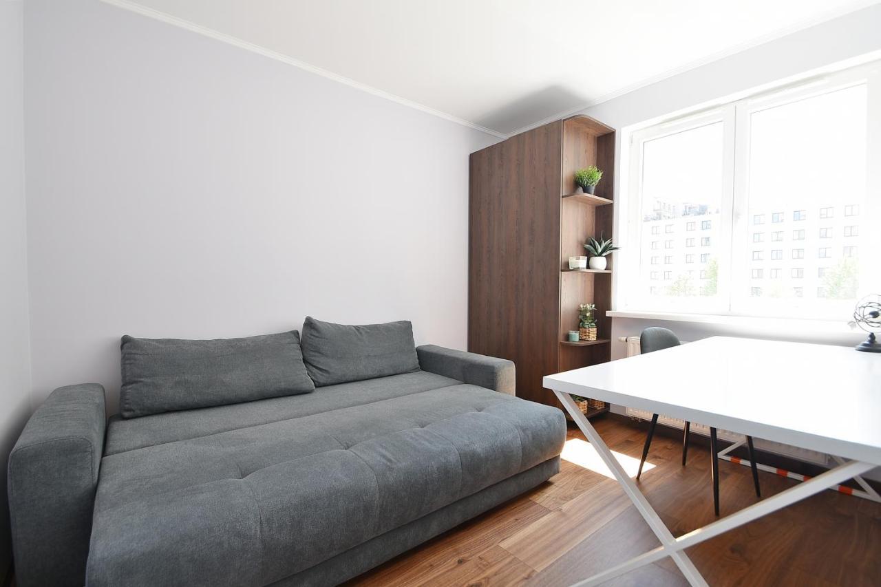 Wola Apartment ワルシャワ エクステリア 写真